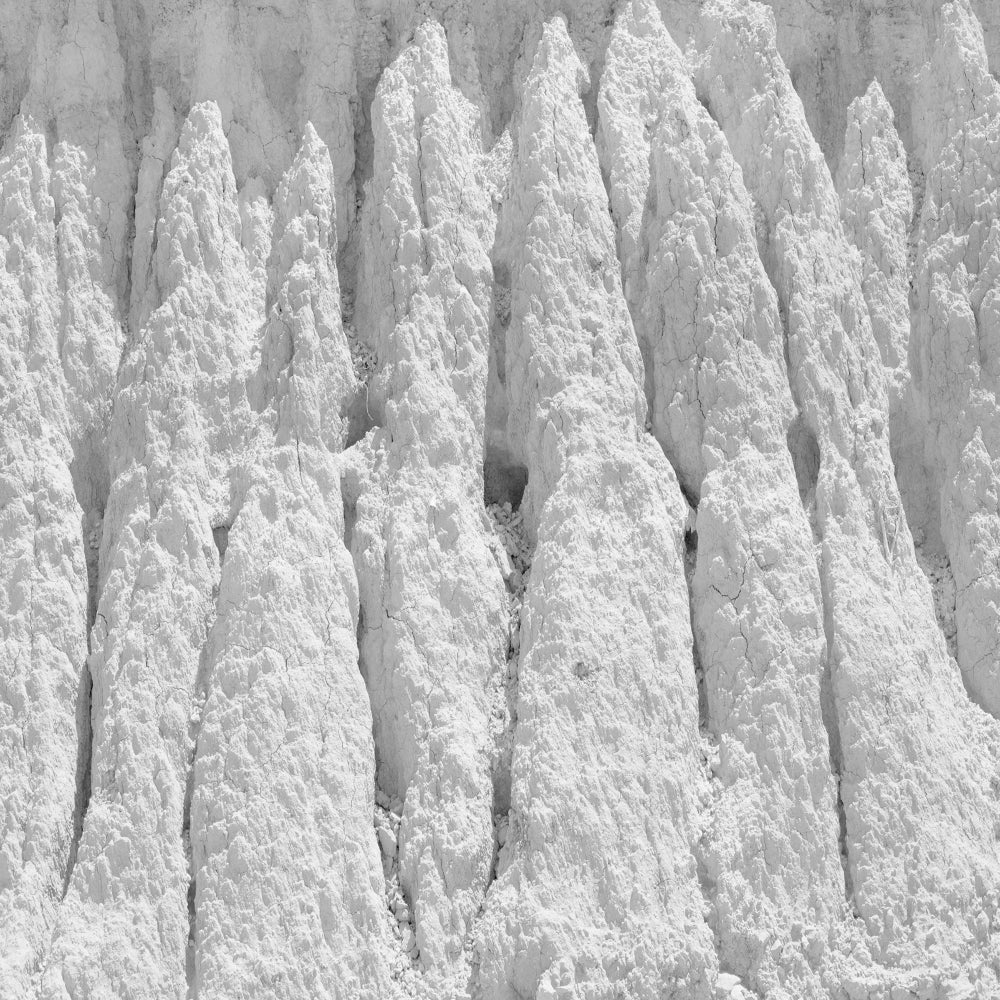 Gently draws out impurities and excess oil.